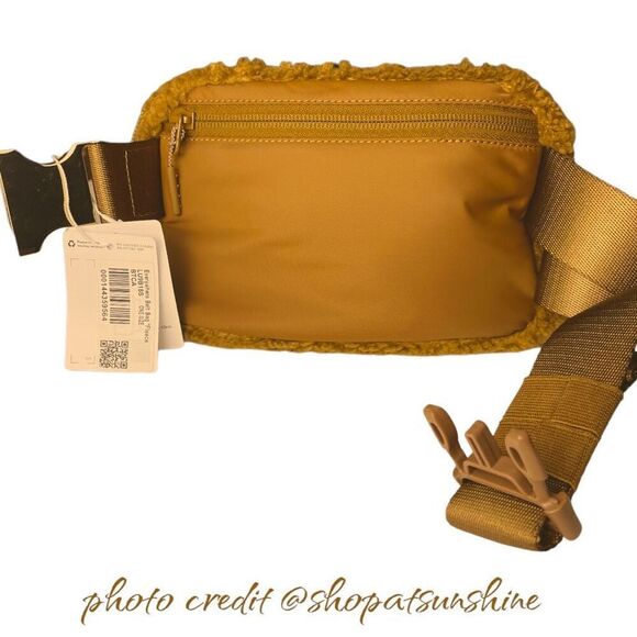 🤎 LULULEMON FLLECE Everywhere Belt Bag in Burnt Caramel |  1 Liter  NWT - Picture 4 of 9